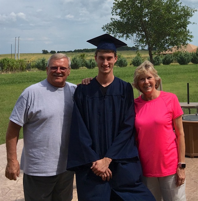 2018/05(May)/Chance-Graduation/2018-05-23 15-58-50-002-Jim-Janeen-Chance-graduation-GOOD.JPG